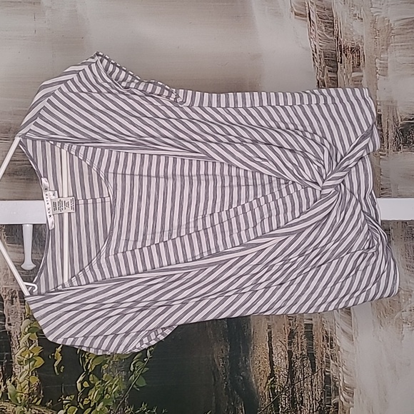 Max Studio Womens Medium Gray white striped twisted knot short sleeve top - Picture 1 of 5